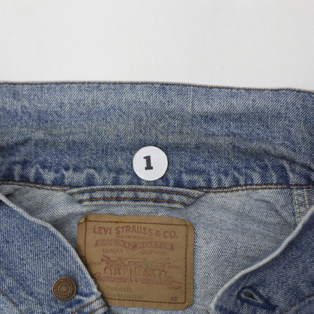 Vintage 75506-0412 Levi's Denim Trucker Jacket Washed Blue Size 40 | Migration_Jackets - Detail View | Fashion Rerun