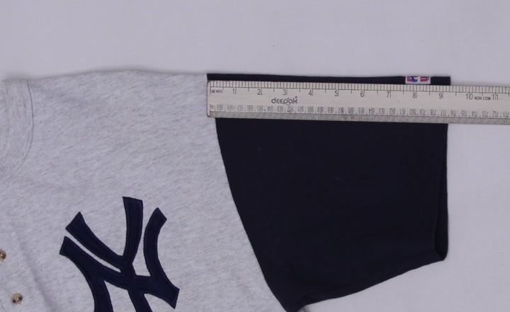 Vintage 90's Yankees Henley T-Shirt Made in USA Size L | Migration_T-Shirts - View 10 | Fashion Rerun