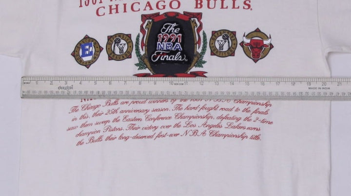 Vintage Nutmeg Mills Chicago Bulls T-Shirt White NBA Graphic 1991 Made In USA L | Migration_T-Shirts - View 6 | Fashion Rerun