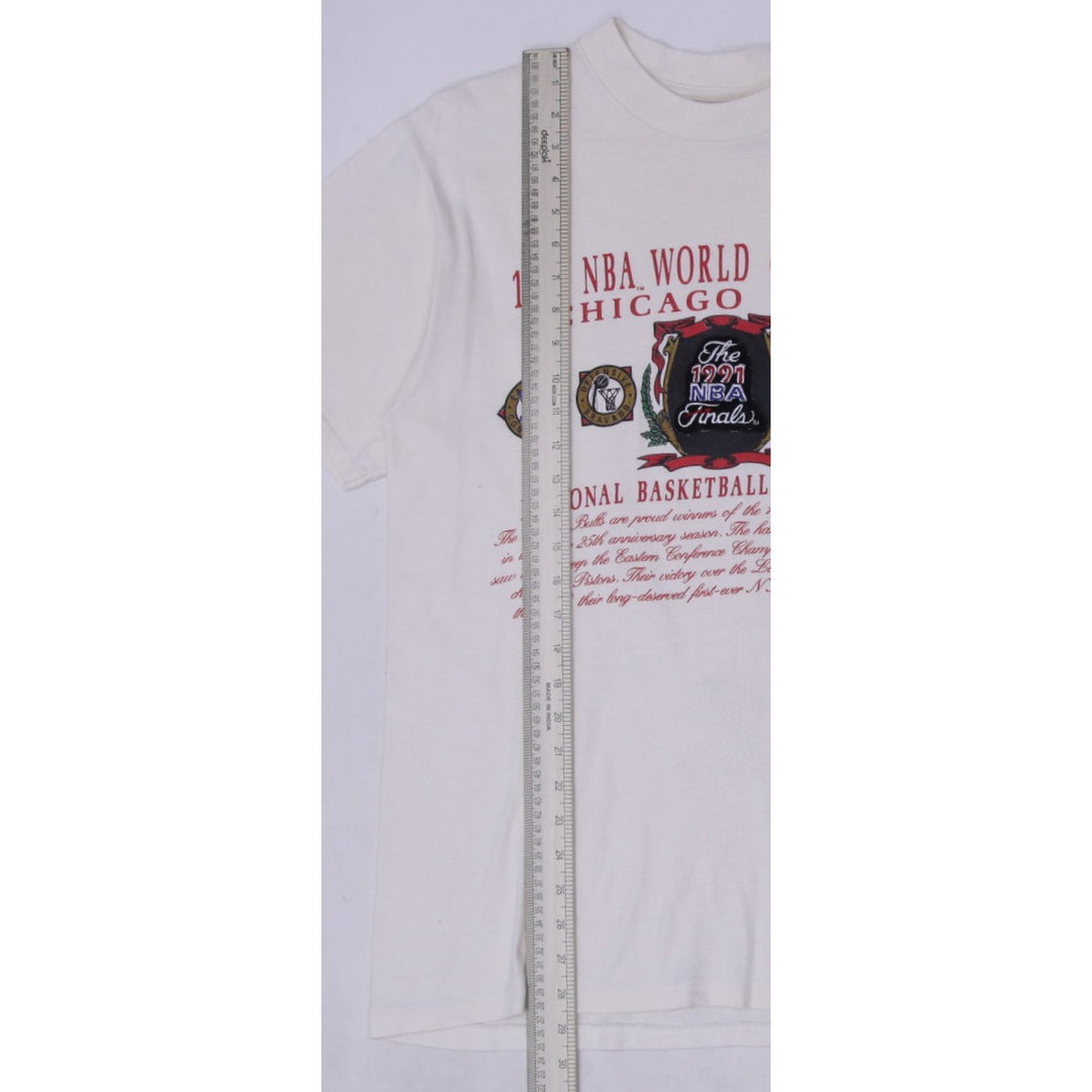 Vintage Nutmeg Mills Chicago Bulls T-Shirt White NBA Graphic 1991 Made In USA L | Migration_T-Shirts - View 7 | Fashion Rerun