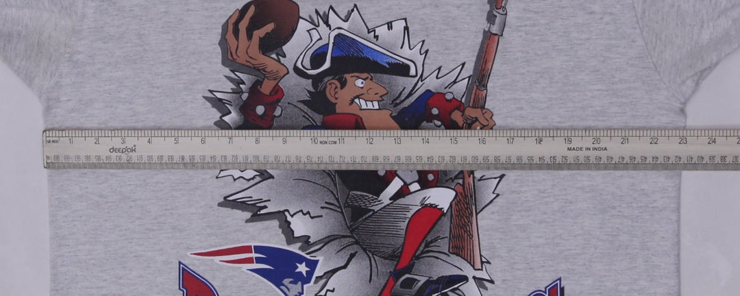 Vintage 1993 Nutmeg New England Patriots Jack Davis T-Shirt  Made in USA Size XL | Migration_T-Shirts - View | Fashion Rerun