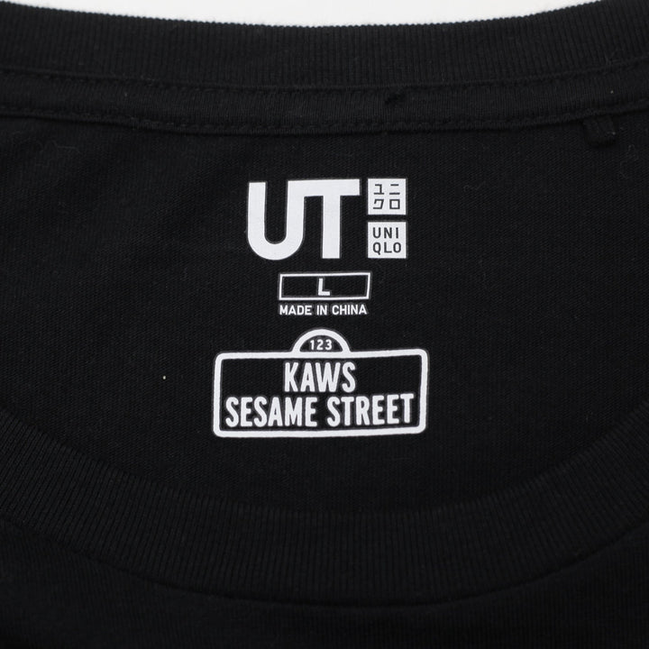 Mens Uniqlo x KAWS Sesame Street Count Von Count T-Shirt Size L