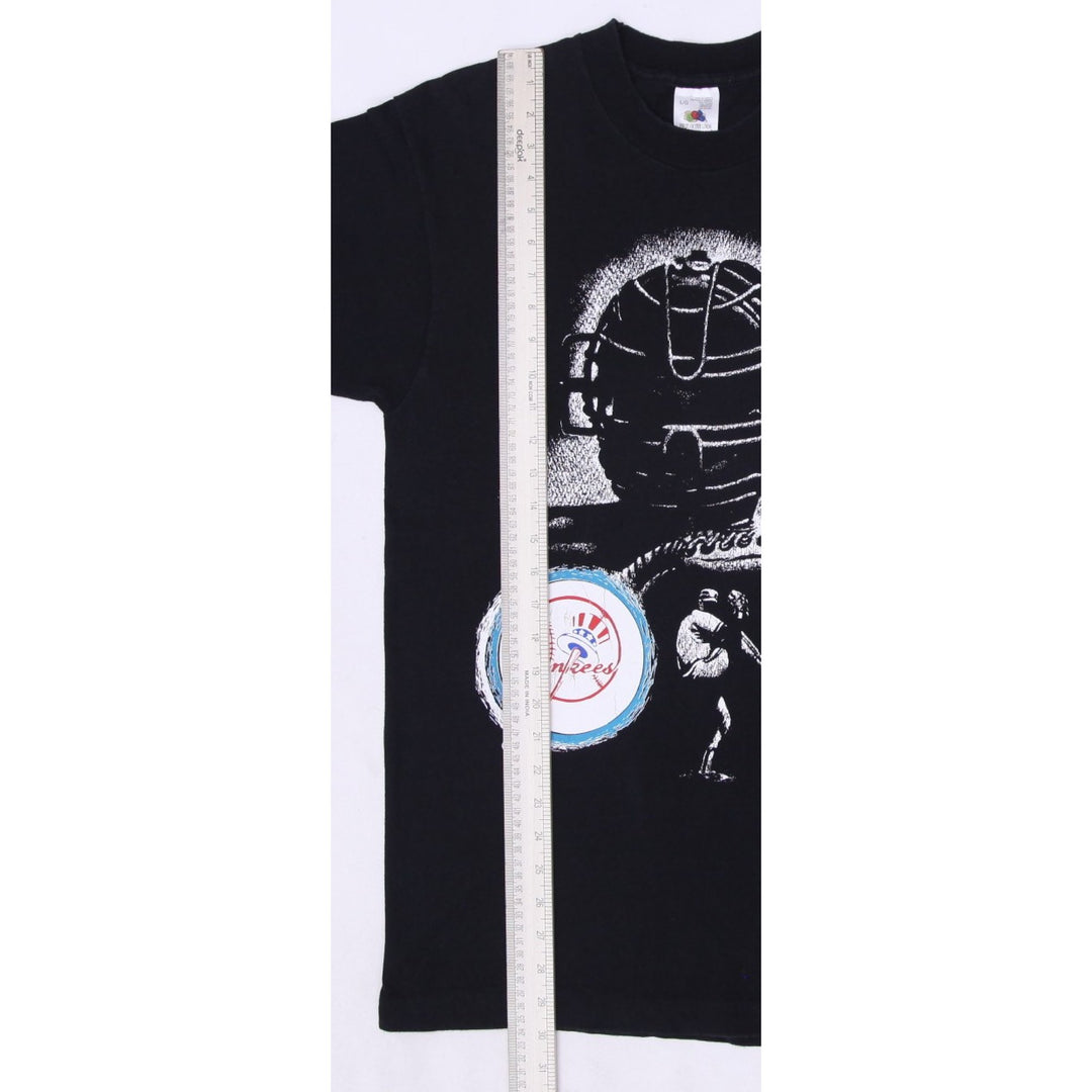 Vintage Fruit of the Loom T-Shirt Black New York Yankees Graphic Single Stitch L | Migration_T-Shirts - View | Fashion Rerun