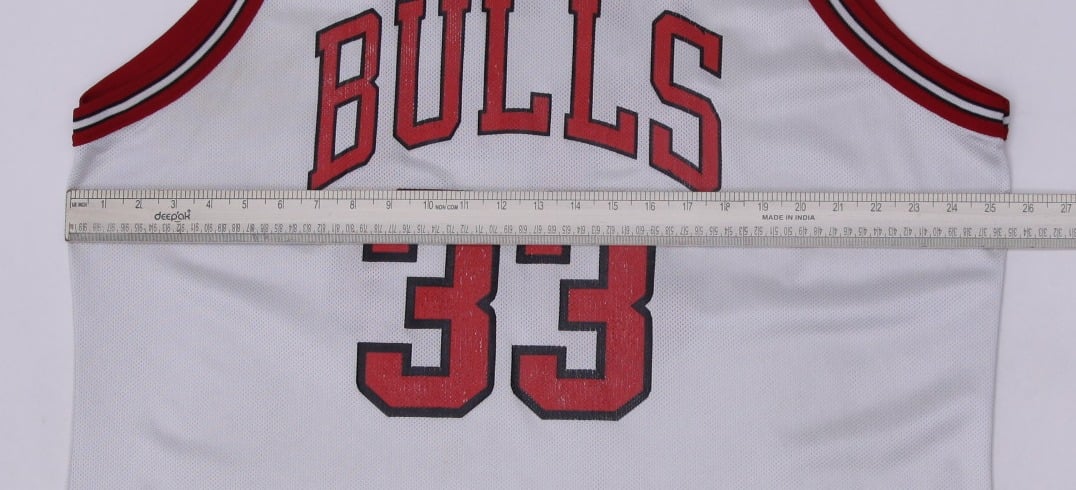 Vintage Champion Chicago Bulls Scottie Pippen #33 White Jersey Size 52 | Migration_Jerseys - View 8 | Fashion Rerun