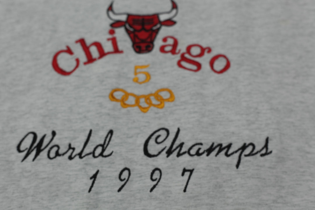 Vintage 1997 Chicago Bulls 5x Champions T-Shirt Large Fruit of the Loom - Fashion Rerun Vintage Migration_T-Shirt