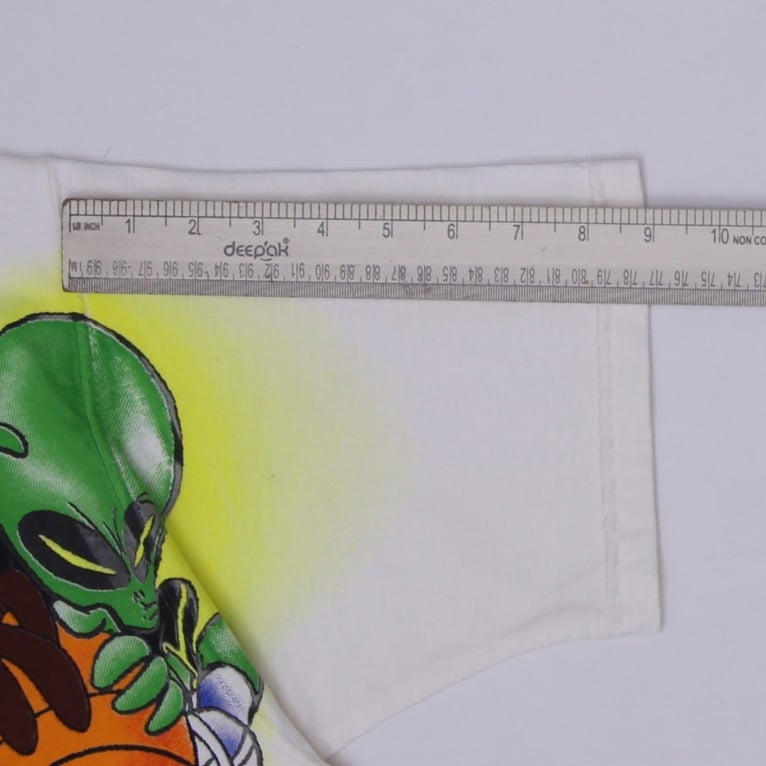 Vintage 90s Looney Tunes Taz & Alien "In Your Space" Basketball T-Shirt Made In USA White M