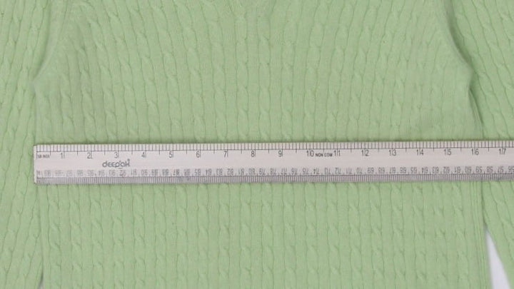 Ladies Lilly Pulitzer 100% Cashmere Cable Knit V-Neck Sweater