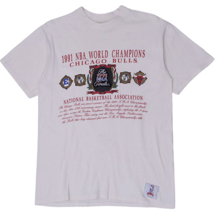 Vintage Nutmeg Mills Chicago Bulls T-Shirt White NBA Graphic 1991 Made In USA L | Migration_T-Shirts | Fashion Rerun