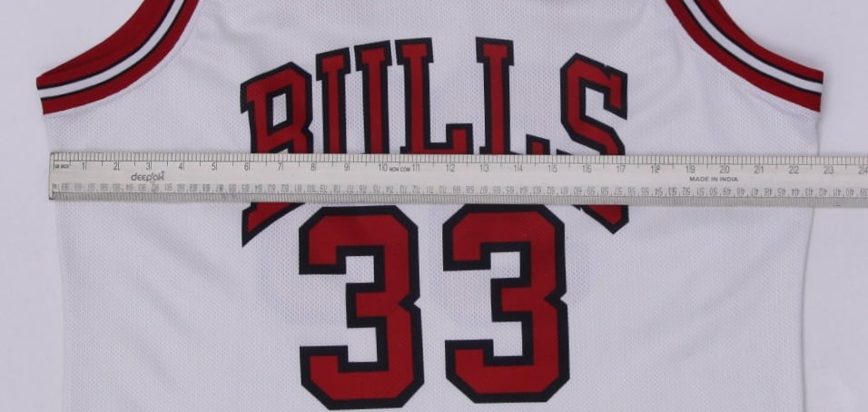 Vintage Champion USA Bulls 33 Pippen Jersey White Basketball NBA XL | Migration_Jerseys - View 7 | Fashion Rerun