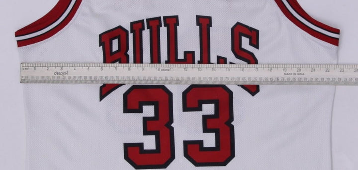 Vintage Champion USA Bulls 33 Pippen Jersey White Basketball NBA XL | Migration_Jerseys - View 7 | Fashion Rerun