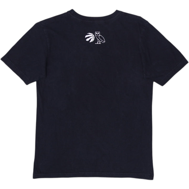 OVO x Toronto Raptors NBA Logo T-Shirt | Migration_T-Shirts SW COLLECTION - Side View | Fashion Rerun
