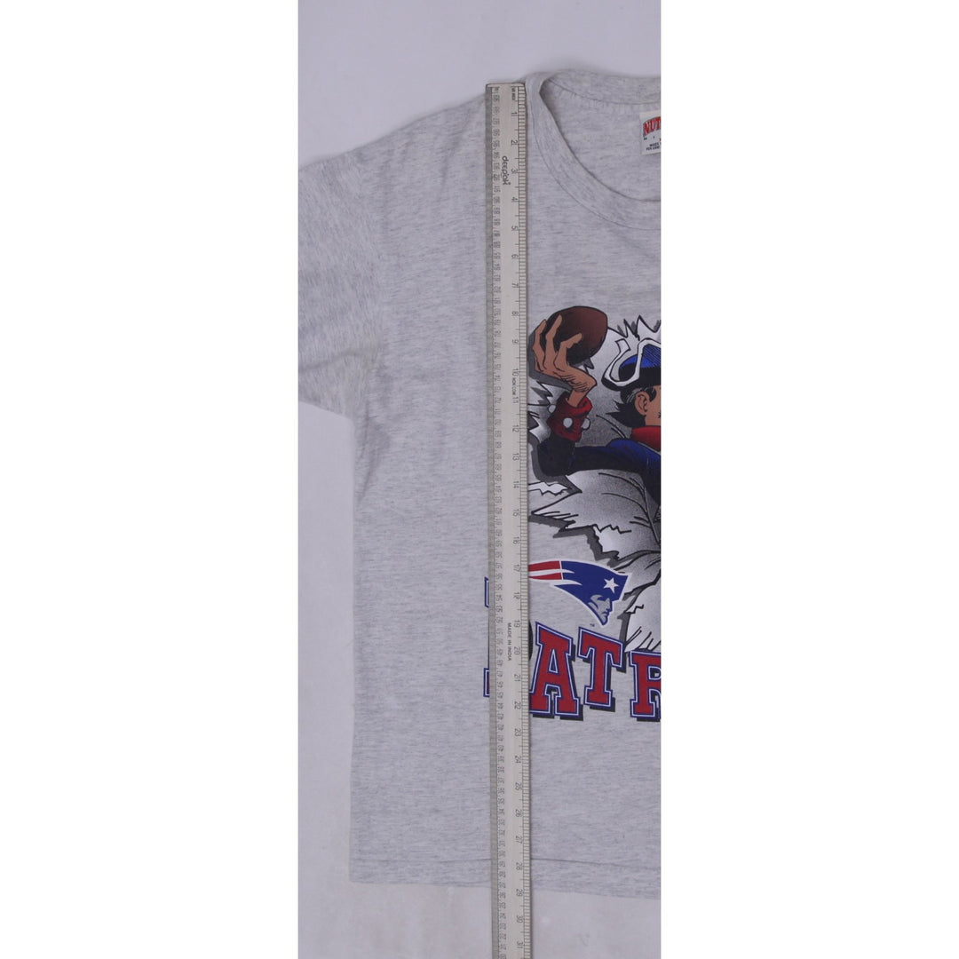 Vintage 1993 Nutmeg New England Patriots Jack Davis T-Shirt  Made in USA Size XL | Migration_T-Shirts - View | Fashion Rerun