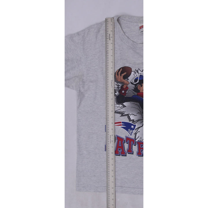 Vintage 1993 Nutmeg New England Patriots Jack Davis T-Shirt  Made in USA Size XL | Migration_T-Shirts - View | Fashion Rerun