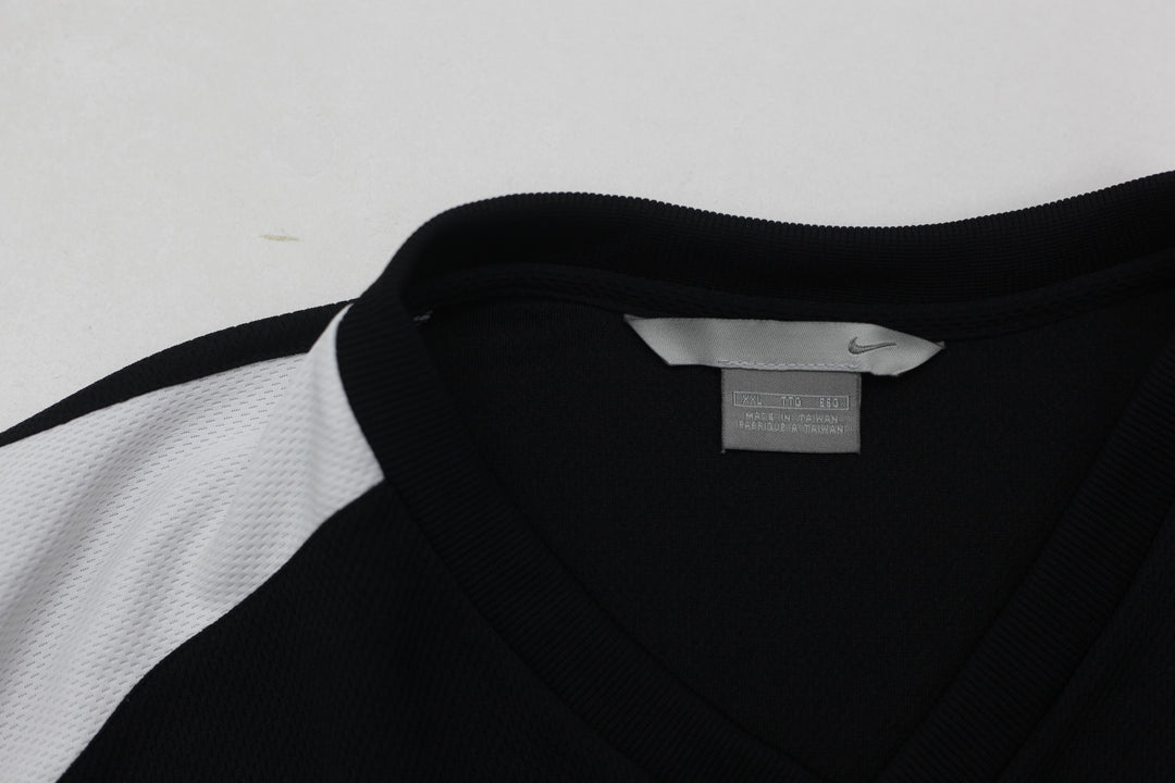 Vintage Mens Embroidered Nike Logo V-Neck Sports T-Shirt - Fashion Rerun Vintage Migration_T-Shirt