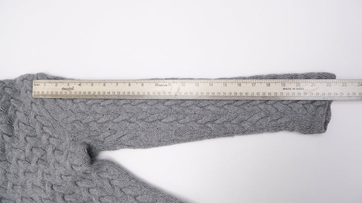 Ladies Neiman Marcus Cable Knit Turtleneck 100% Cashmere Sweater