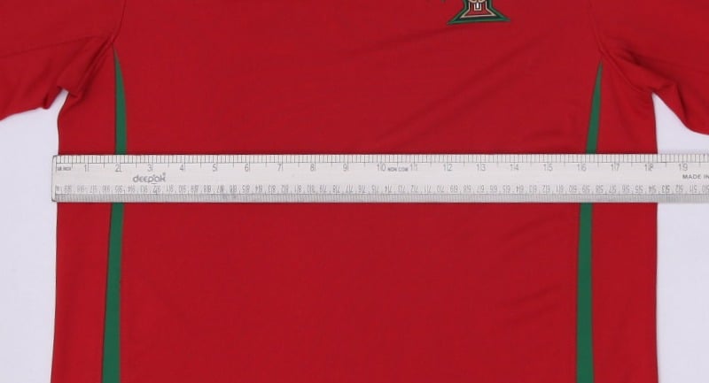 Vintage Youth Boys Nike Portugal 2008-09 Soccer Red Jersey | Migration_Jerseys - View 6 | Fashion Rerun