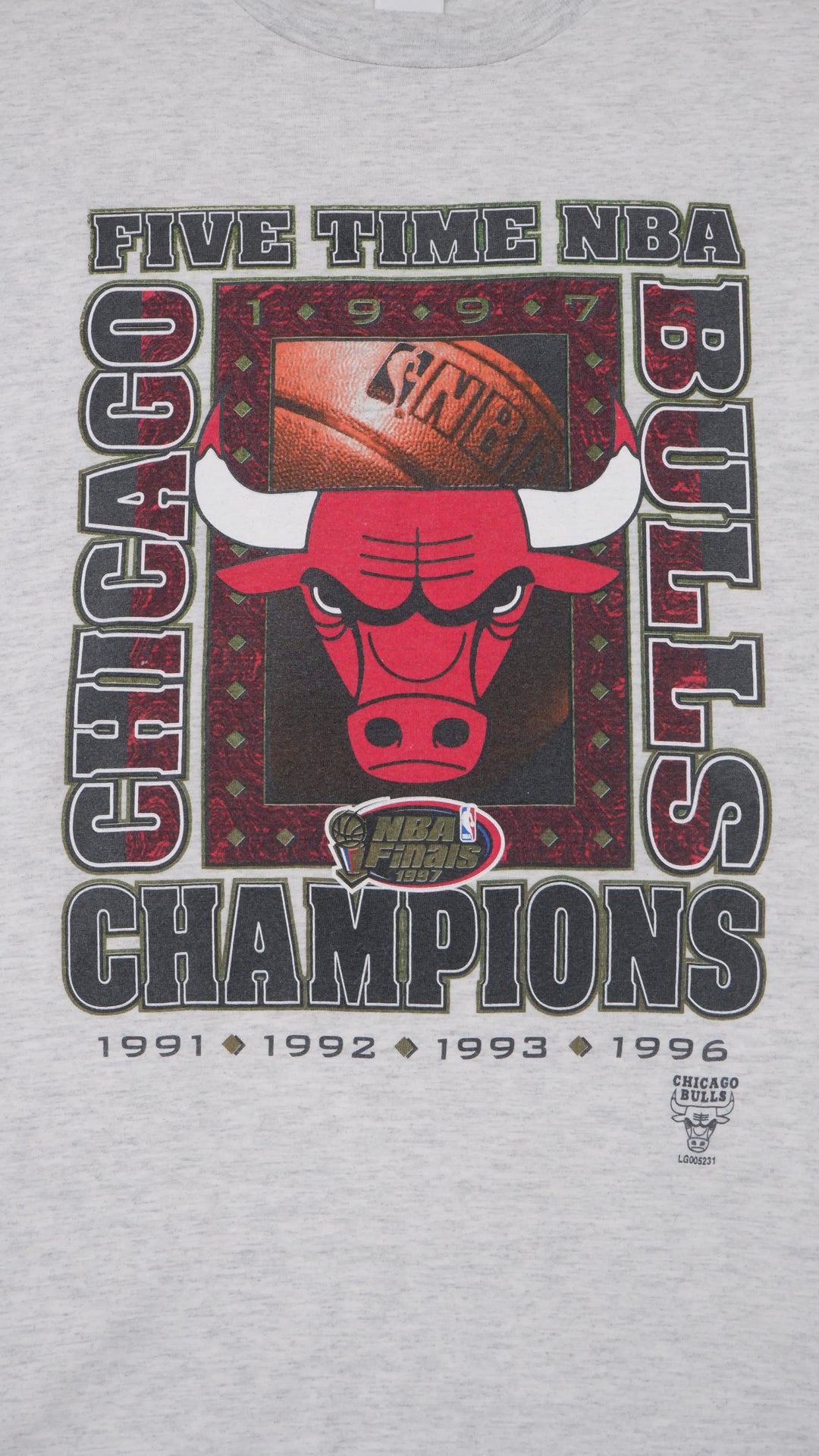 Logo 7 1997 Chicago Bulls Five Time NBA Champions T-Shirt Single Stitch
