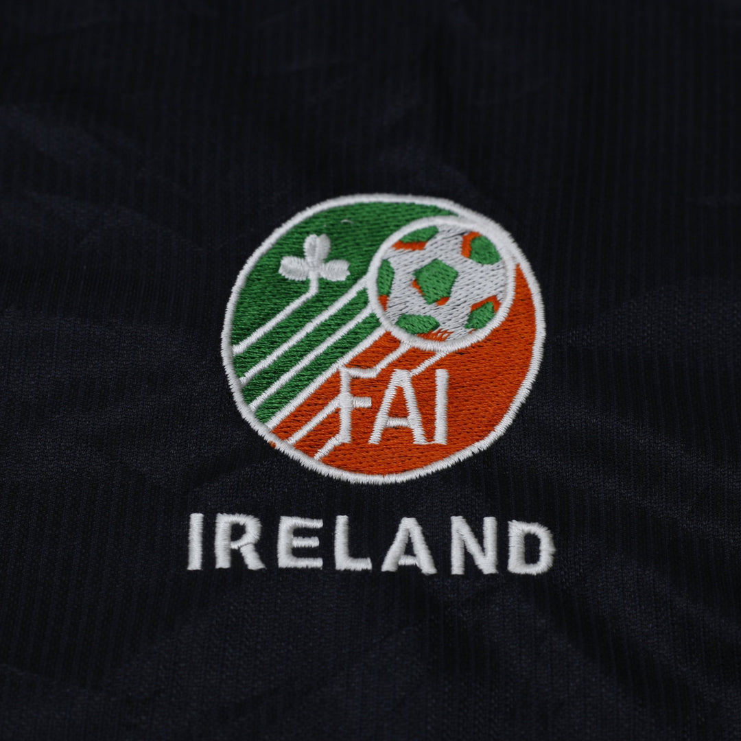 Vintage 1998-00 Umbro Ireland Away Football Jersey Size XXL