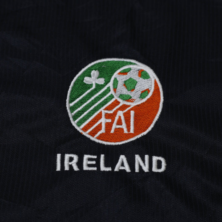 Vintage 1998-00 Umbro Ireland Away Football Jersey Size XXL