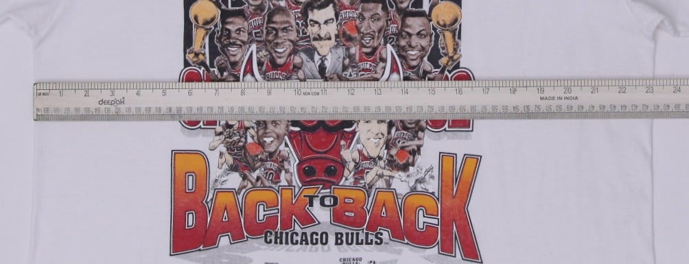 Vintage 1992 Chicago Bulls 'Back to Back NBA World Champs' T-Shirt Made In USA L | Migration_T-Shirts - View | Fashion Rerun