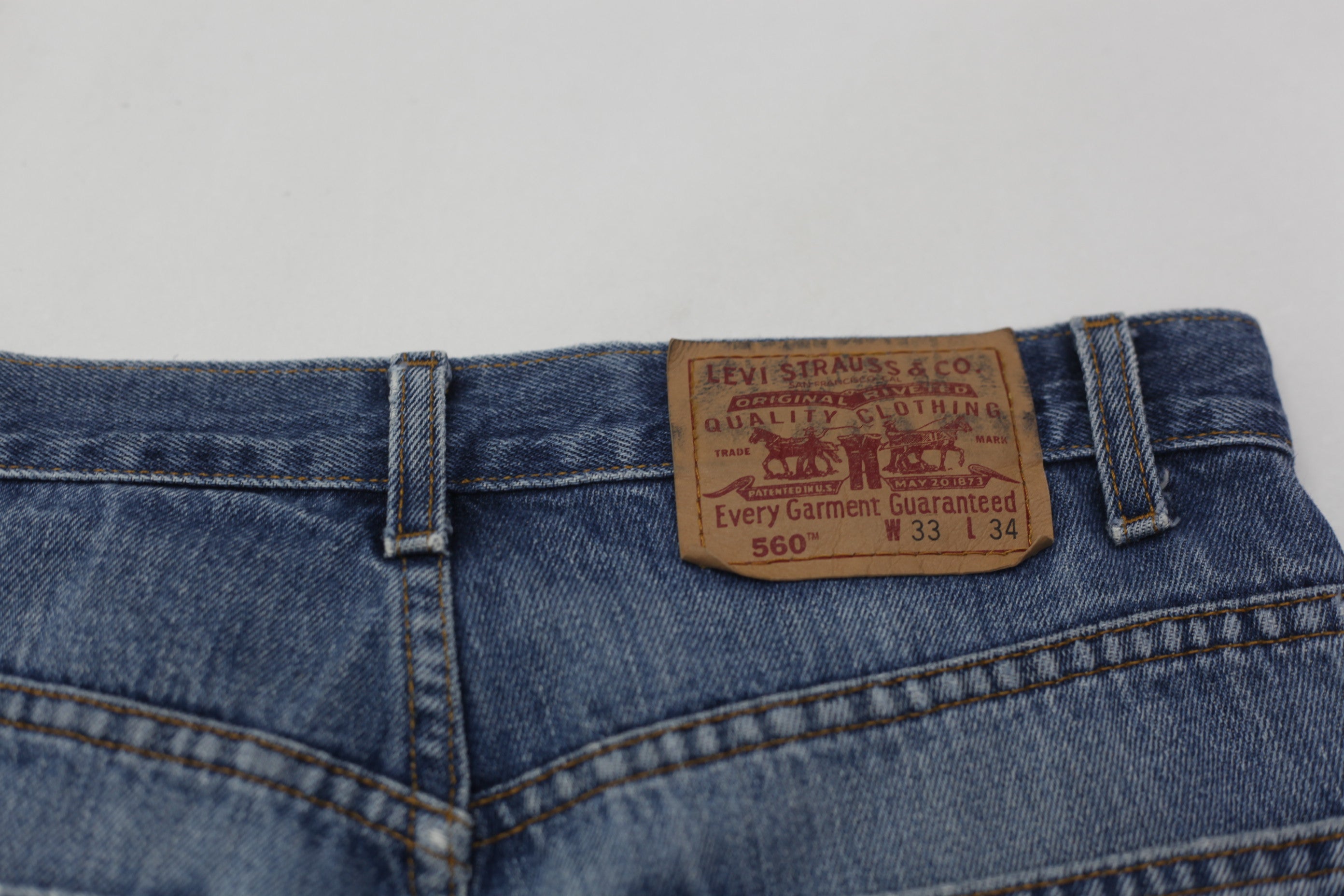 Shop Vintage Levis 560 Loose Fit Tapered leg Jeans | Fashion Rerun