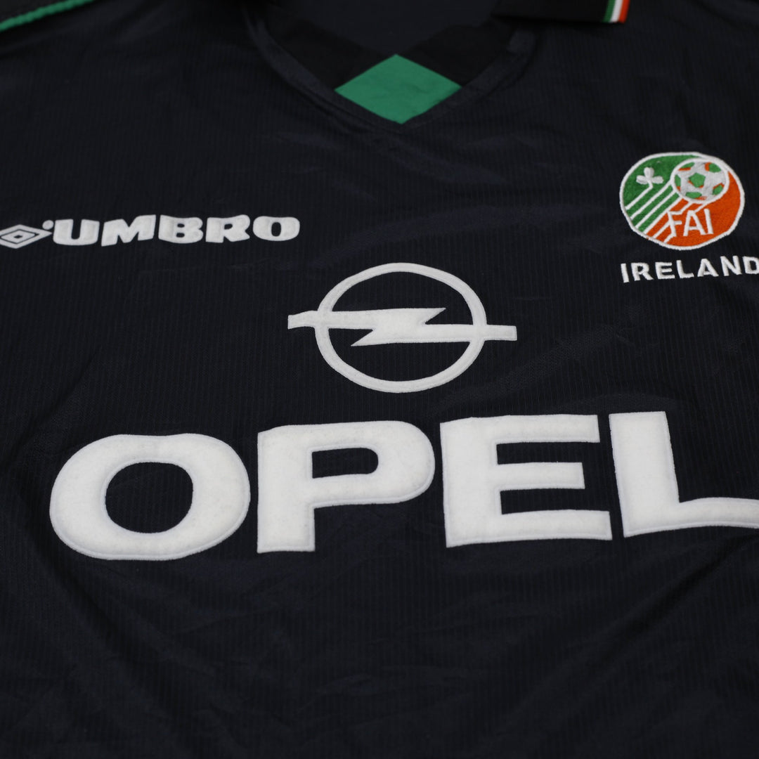 Vintage 1998-00 Umbro Ireland Away Football Jersey Size XXL