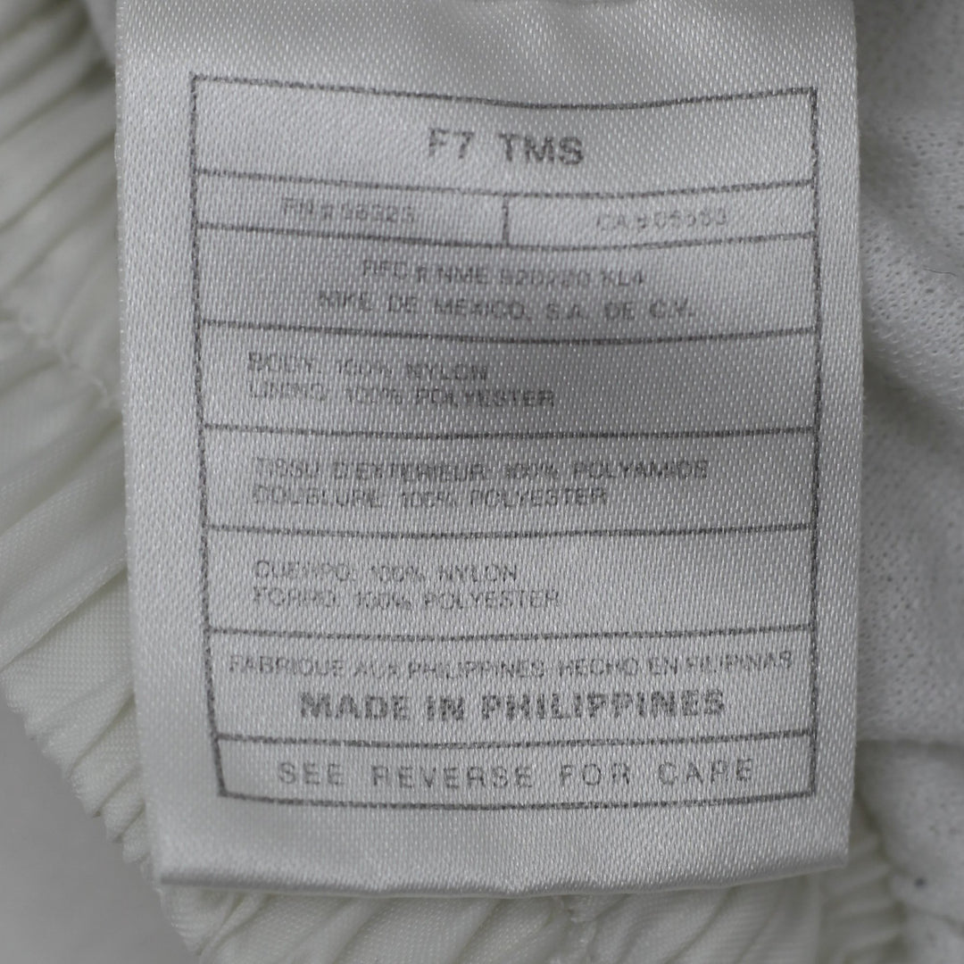Vintage Embroidered Nike Logo White Sport Shorts | Migration_Shorts - Detail View | Fashion Rerun