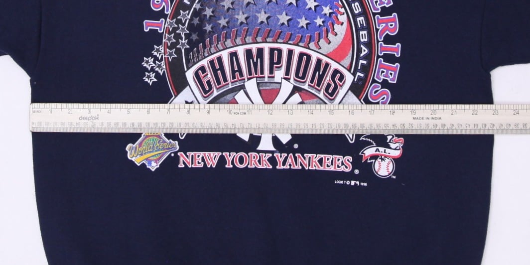 Vintage Navy New York Yankees 1996 World Series Champions Crewneck Sweatshirt XL | Migration_Sweatshirt - Vie | Fashion Rerun