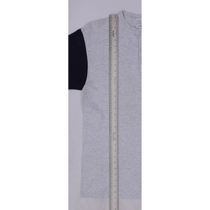 Vintage 90's Yankees Henley T-Shirt Made in USA Size L | Migration_T-Shirts - View 9 | Fashion Rerun