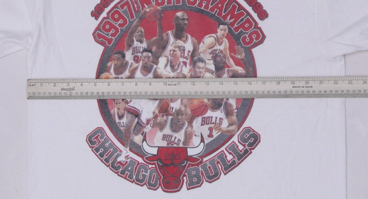 Vintage 1990s Starter Chicago Bulls 1997 NBA Champions T-Shirt Made In USA L | Migration_T-Shirts - View 6 | Fashion Rerun
