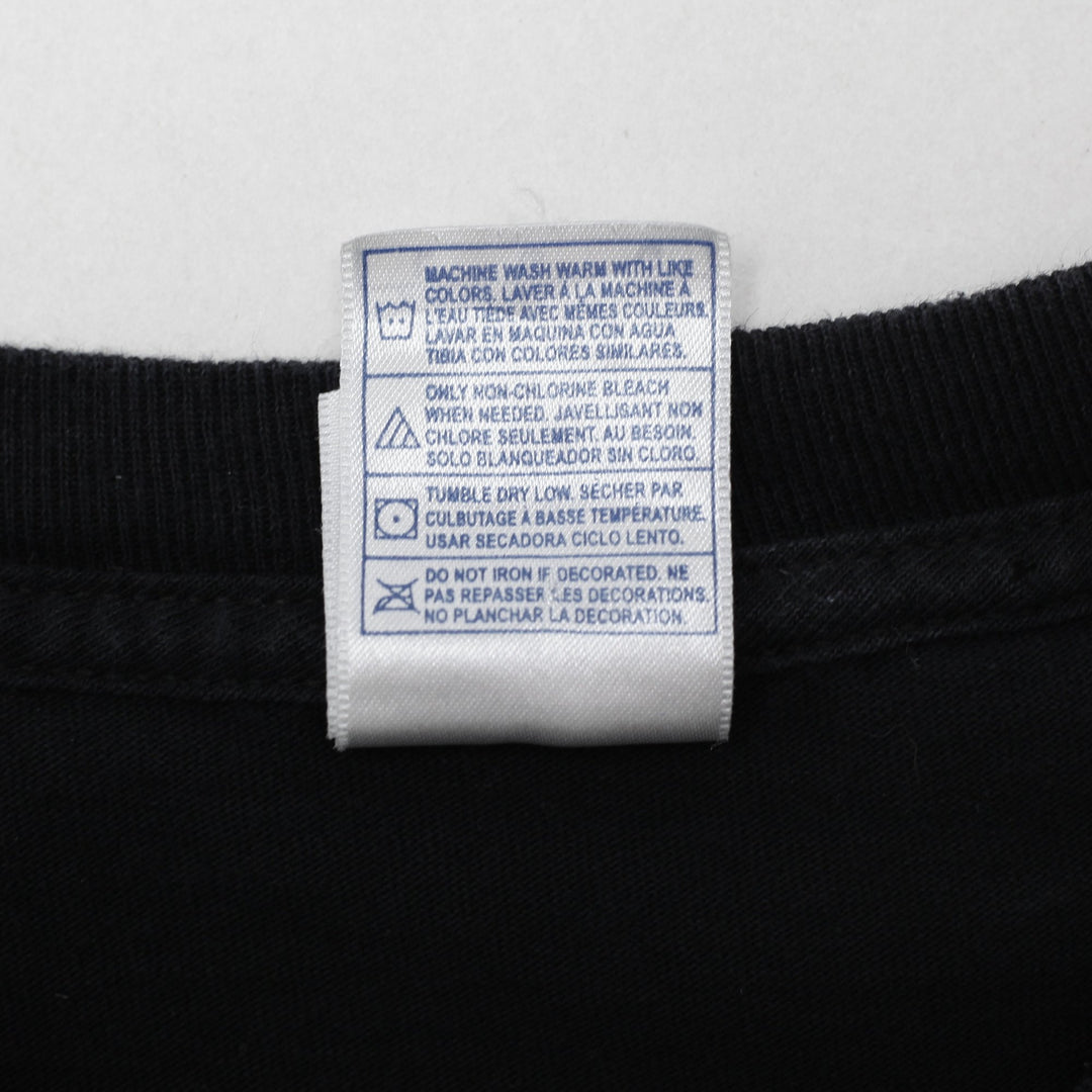 Vintage 2004 Pink Floyd Dark Side of the Moon T-Shirt Size L | Migration_T-Shirts - Detail View | Fashion Rerun
