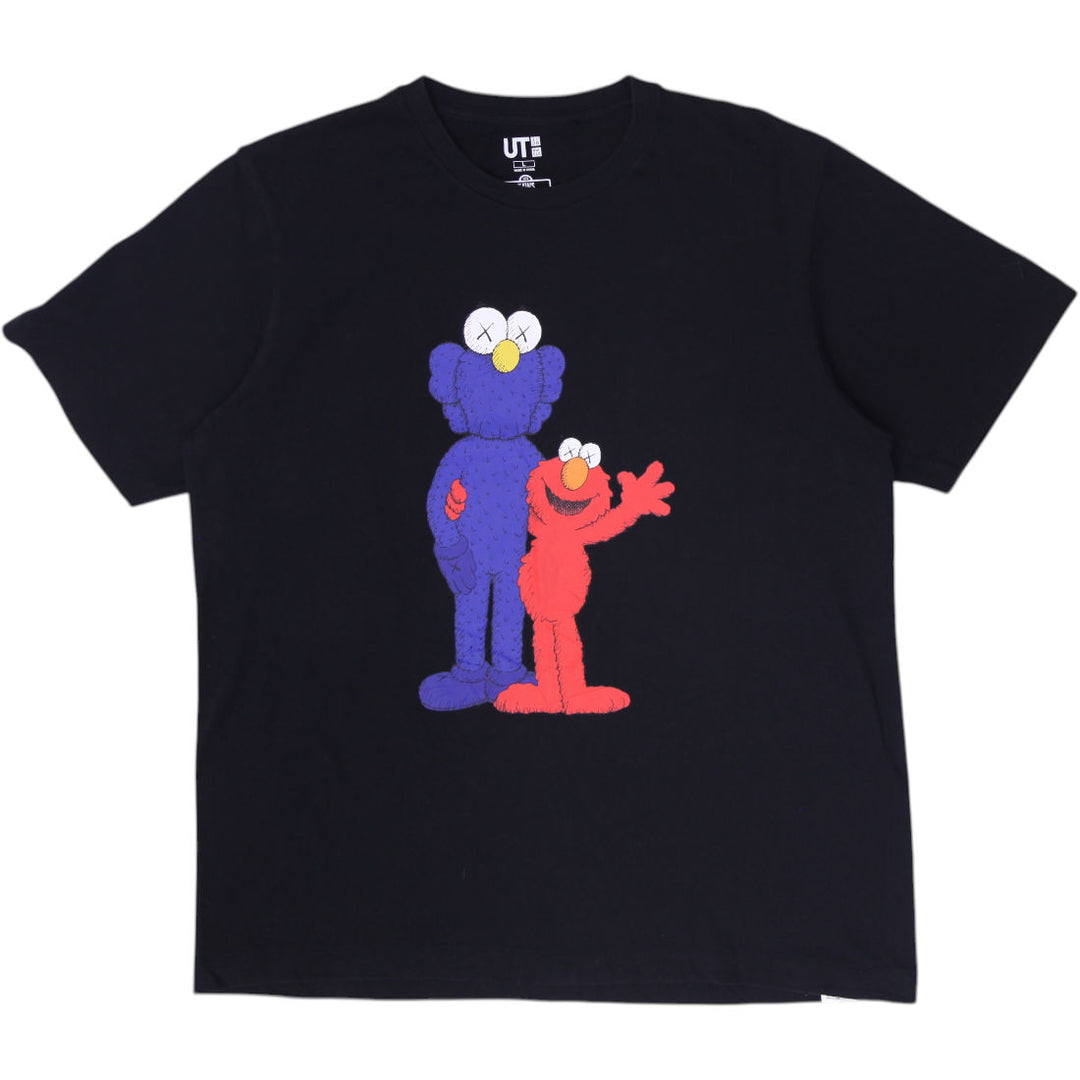 Mens Uniqlo KAWS x Uniqlo Sesame Street Elmo & BFF Black Graphic T-Shirt