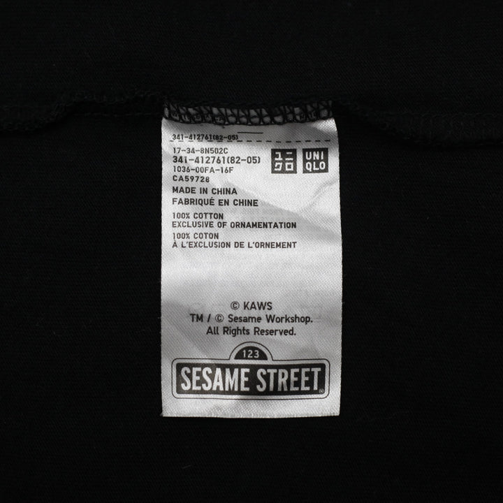 Mens Uniqlo x KAWS Sesame Street Count Von Count T-Shirt Size L