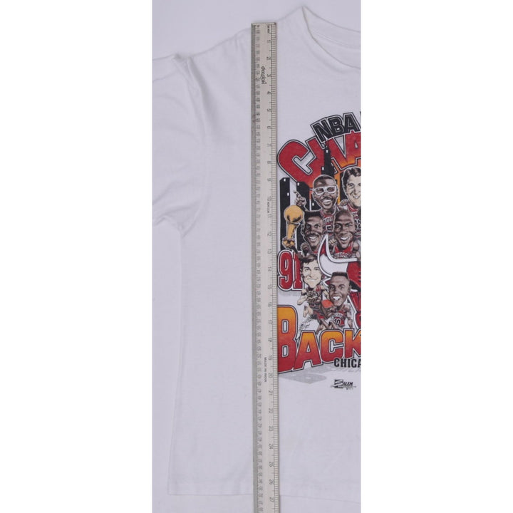 Vintage 1992 Chicago Bulls 'Back to Back NBA World Champs' T-Shirt Made In USA L | Migration_T-Shirts - View | Fashion Rerun