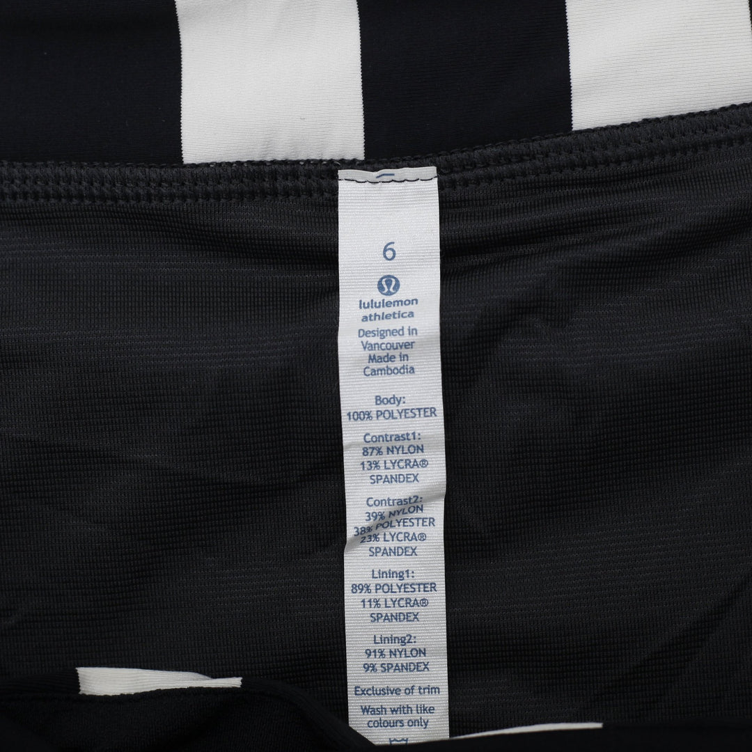 Lululemon Athletica Leaf Pattern Quick Dry Shorts Size 6 | Migration_Shorts - Back View | Fashion Rerun