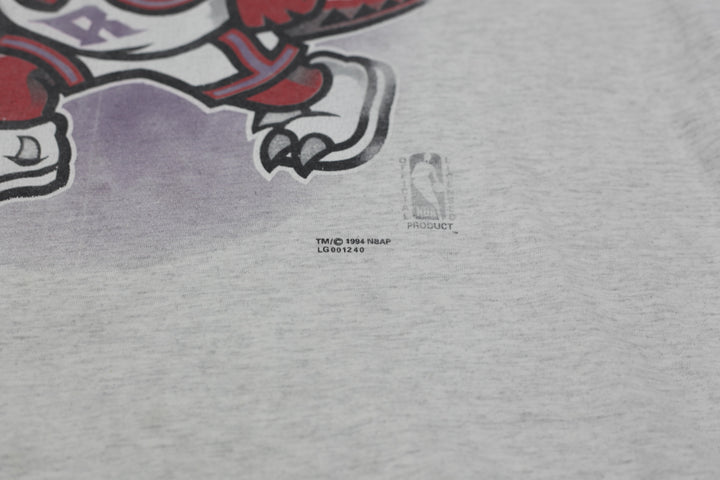 1994 Vintage NBA Toronto Raptors T-Shirt Single Stitch Logo 7 | Migration_T-Shirts UAENAT40 - Detail View | Fashion Rerun