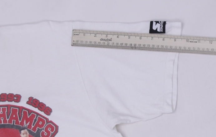 Vintage 1990s Starter Chicago Bulls 1997 NBA Champions T-Shirt Made In USA L | Migration_T-Shirts - View 8 | Fashion Rerun
