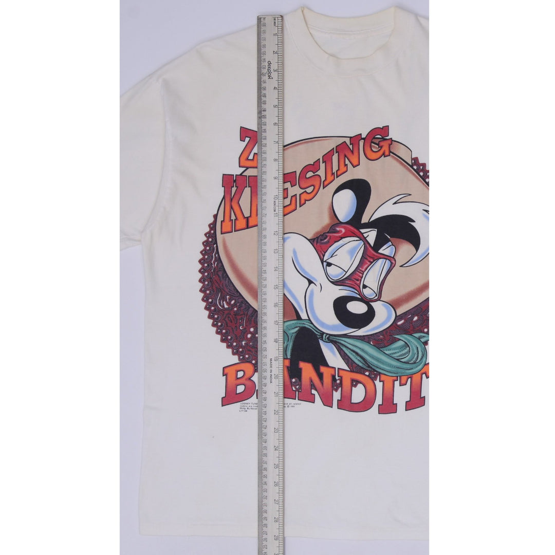 Vintage 90s Pepé Le Pew "Ze Keesing Bandit" T-Shirt Off-White Cream Graphic Single Stitch T-Shirt