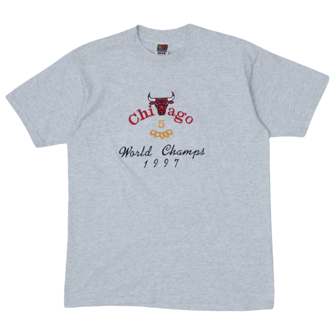 Vintage 1997 Chicago Bulls 5x Champions T-Shirt Large Fruit of the Loom - Fashion Rerun Vintage Migration_T-Shirt