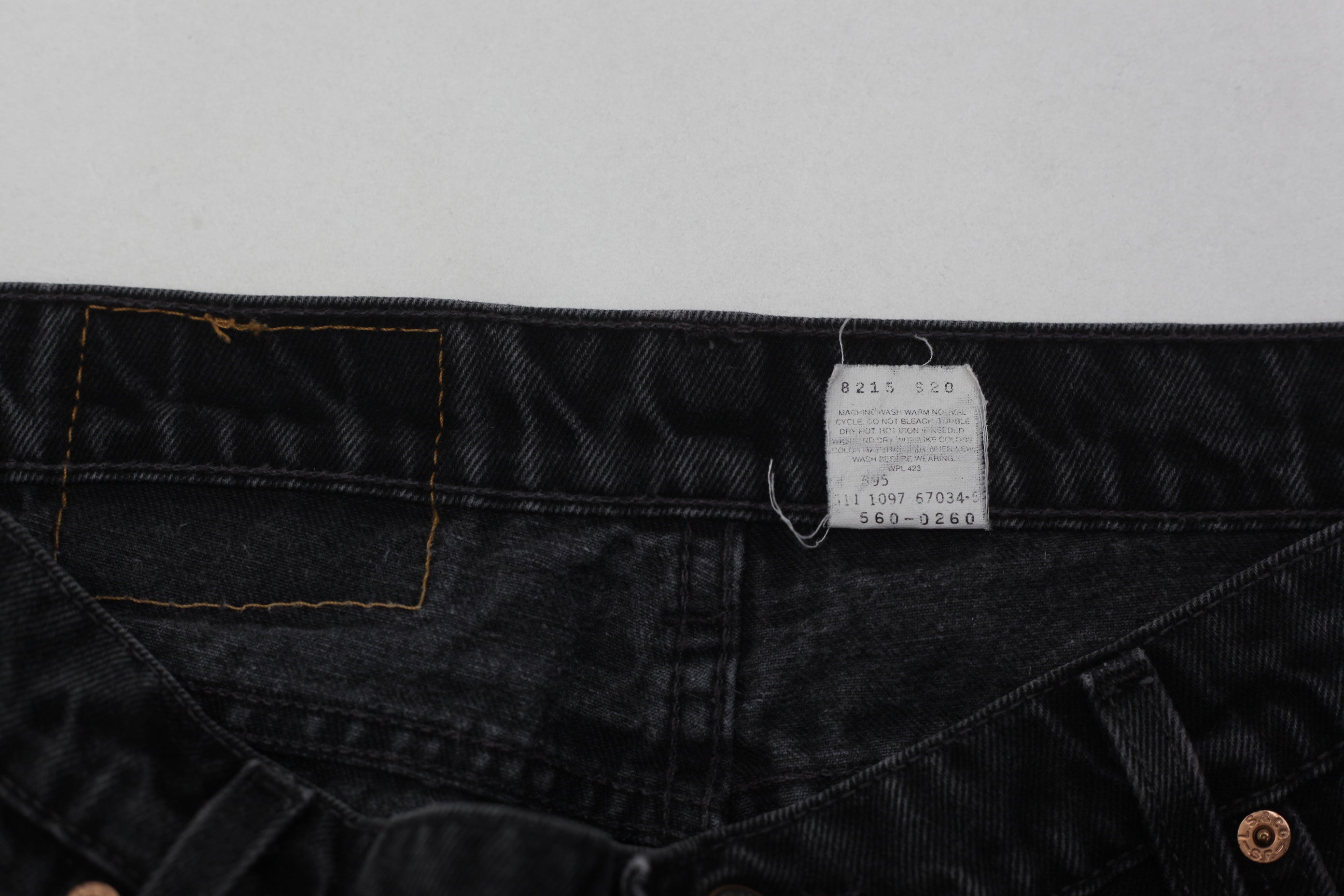 Shop Vintage Levis 560 Loose Fit Tapered Leg Jeans | Fashion Rerun