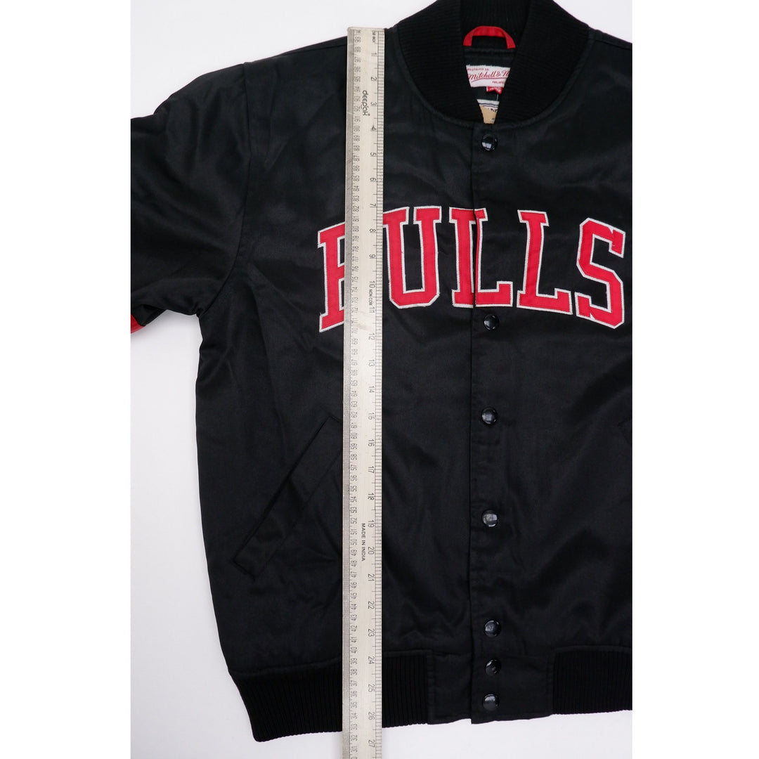 Mens Mitchell Ness Hardwood Classics Chicago Bulls Varsity Jacket