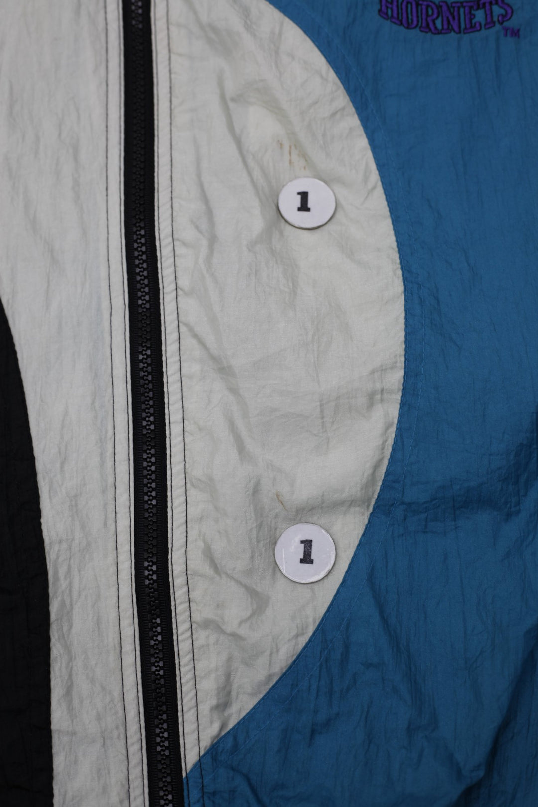 Vintage 1990s Pro Player Charlotte Hornets Full Zip Windbreaker Jacket M | Migration_Jackets - Detail View | Fashion Rerun
