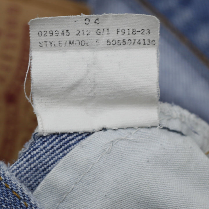 Vintage Levi's Washed Blue Crazy Denim Jeans | Migration_Jeans - Detail View | Fashion Rerun