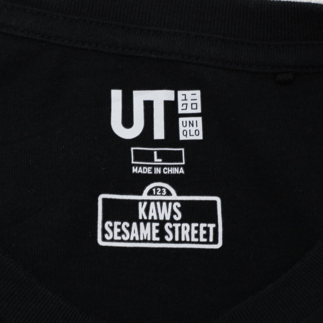 Mens Uniqlo KAWS x Uniqlo Sesame Street Elmo & BFF Black Graphic T-Shirt